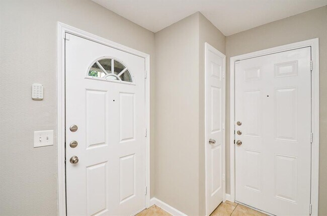 Foto del edificio - 718 Pine Lodge Dr