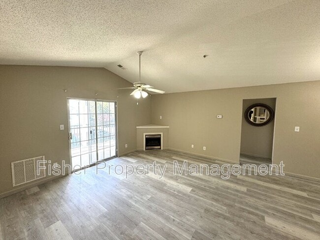 Foto del edificio - 830 Brassie Ln