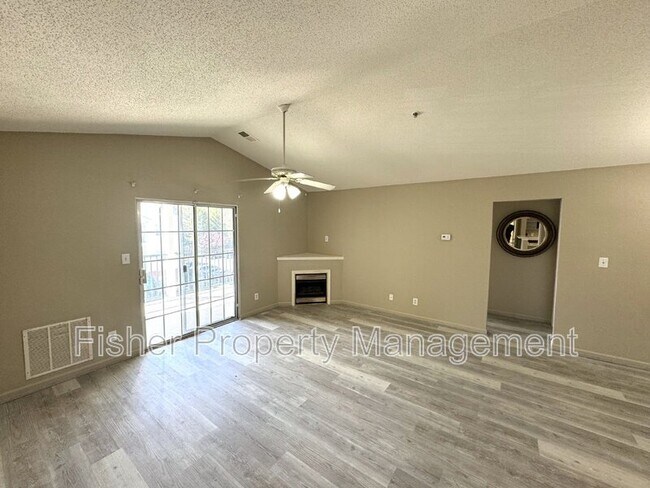 Building Photo - 830 Brassie Ln