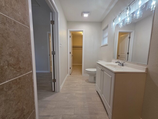 Building Photo - 1703 Violeta Ct