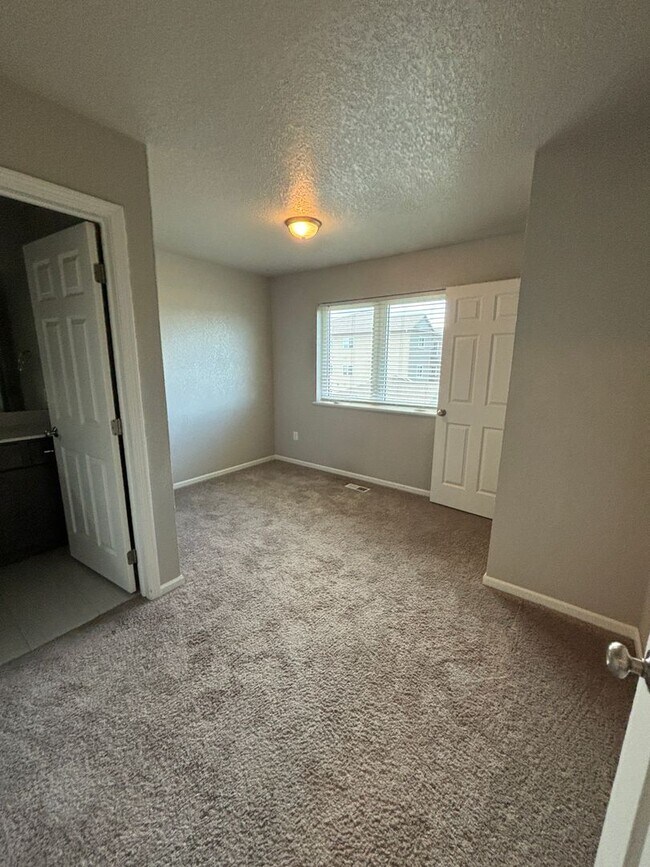 Foto del edificio - 3 bedroom 3.5 bathroom for Rent!