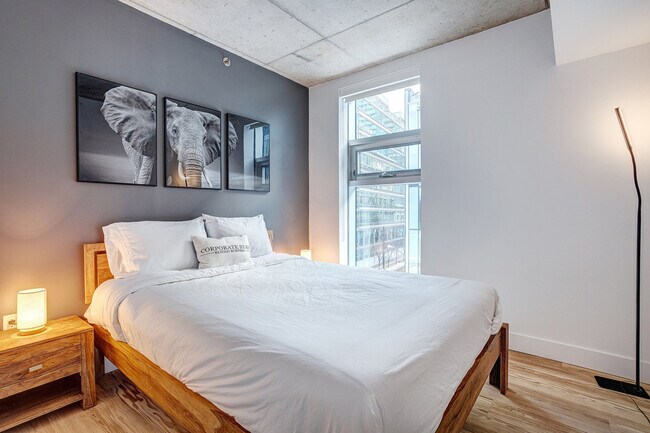 Building Photo - 1020 Rue de Bleury