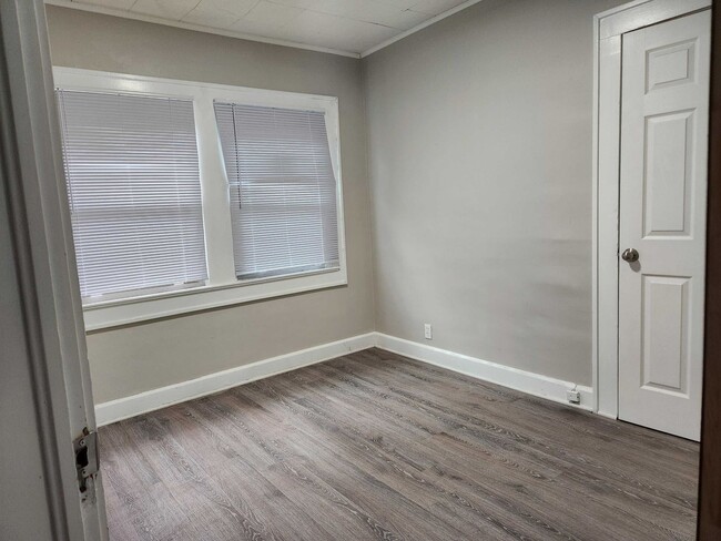 Building Photo - Welcome to this charming 2-bedroom, 1-bathroom single-family home located in the heart of Indiana...