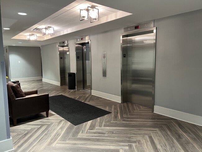 Elevator Waiting Area - 5300 Holmes Run Pky