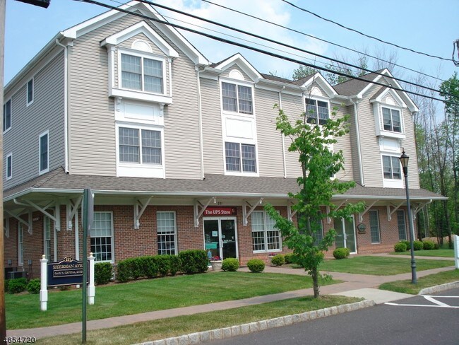 Building Photo - 221 Sherman Ave
