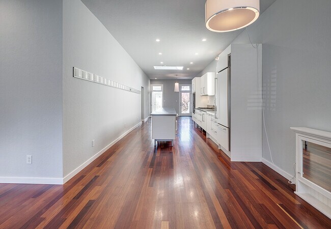 Building Photo - 246 Elsie St