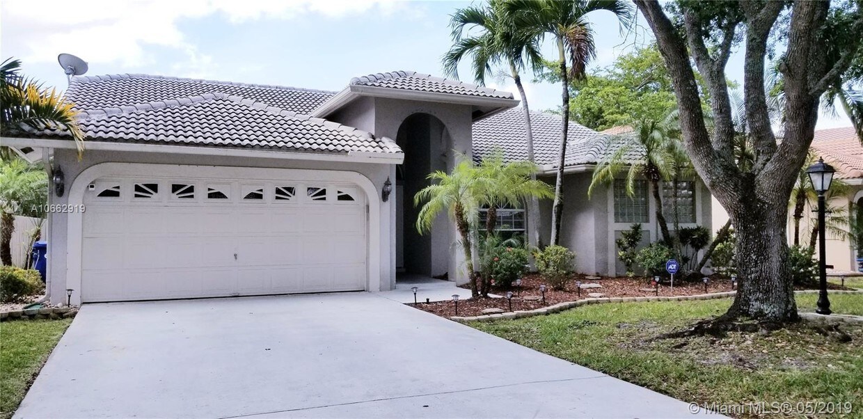 Foto principal - 5730 NW 48th Ct