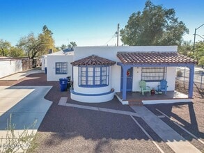 Building Photo - 1304 E Linden St