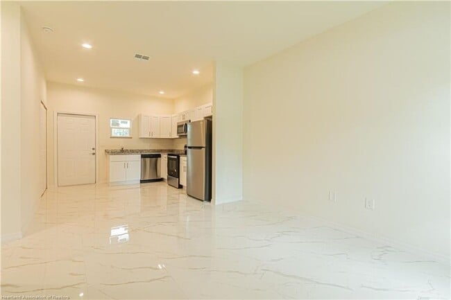 Foto del edificio - BRAND NEW-MOVE IN READY TWO BEDROOM/2 BATH SINGLE FAMILY HOME