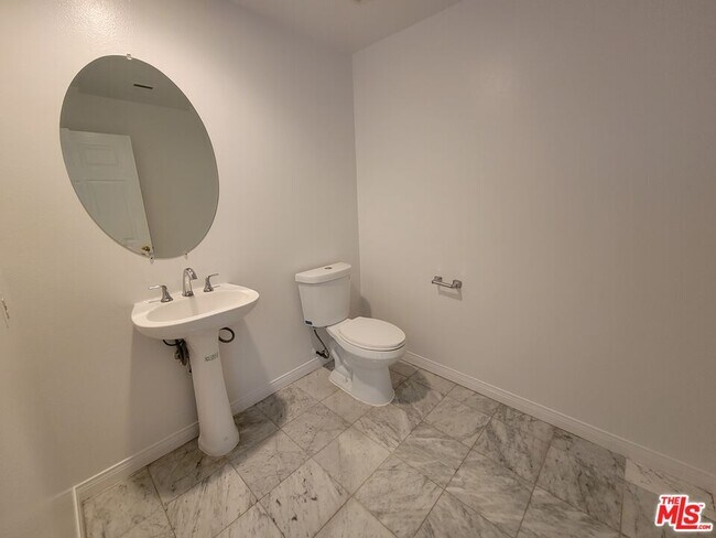 Building Photo - 350 S Norton Ave