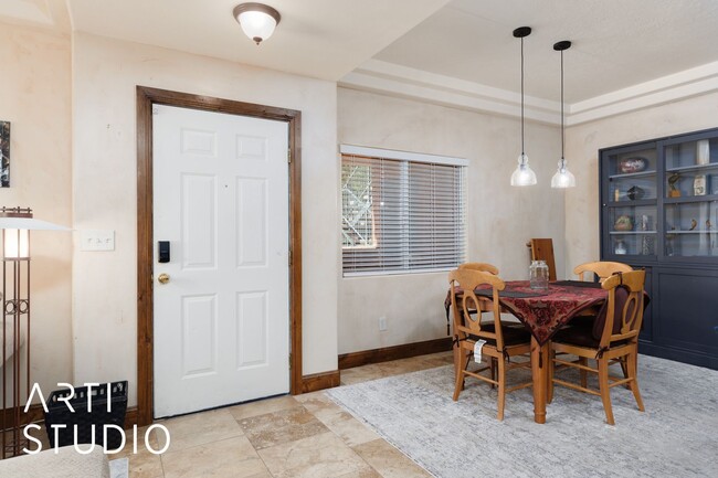 Foto del edificio - Furnished 3 Bedroom, 2 Bathroom Condo at T...