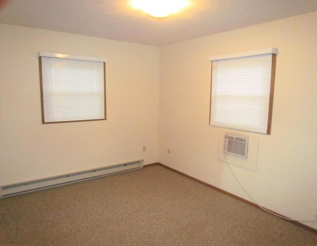 Building Photo - 1172-B South Lincoln