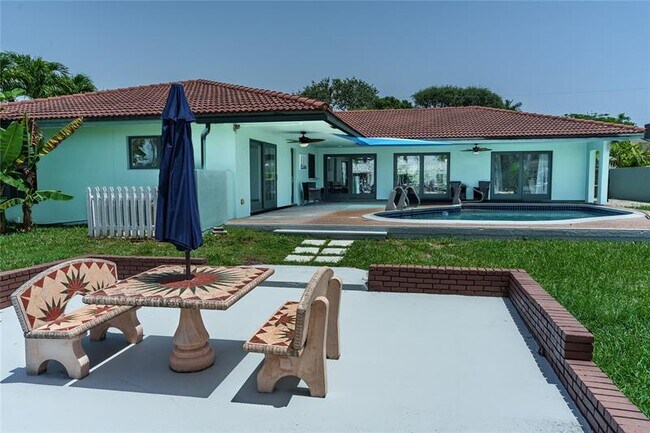 Foto del edificio - 3080 NE 43rd St