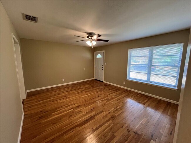 Foto del edificio - 2205 Towbridge Cir