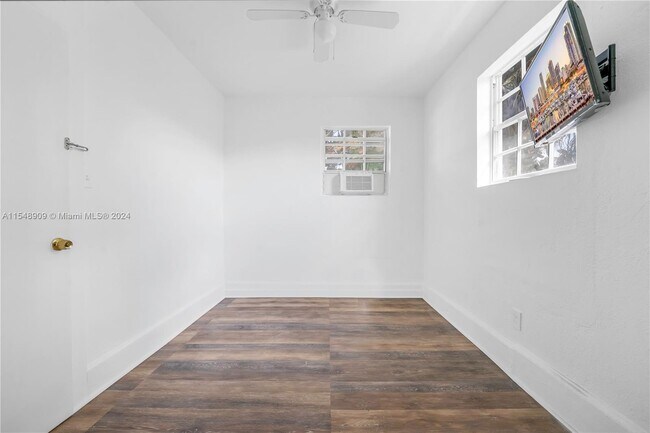 Foto del edificio - 526 SW 3rd St