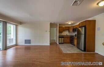 Building Photo - 10 Westgate Dr