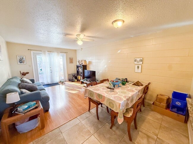 Building Photo - 422 SE 8th St