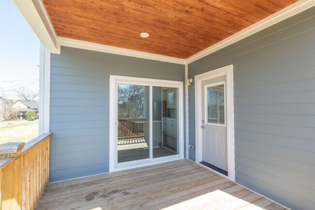 Foto del edificio - 3 Bed 2.5 Bath Single-Family Urban Home