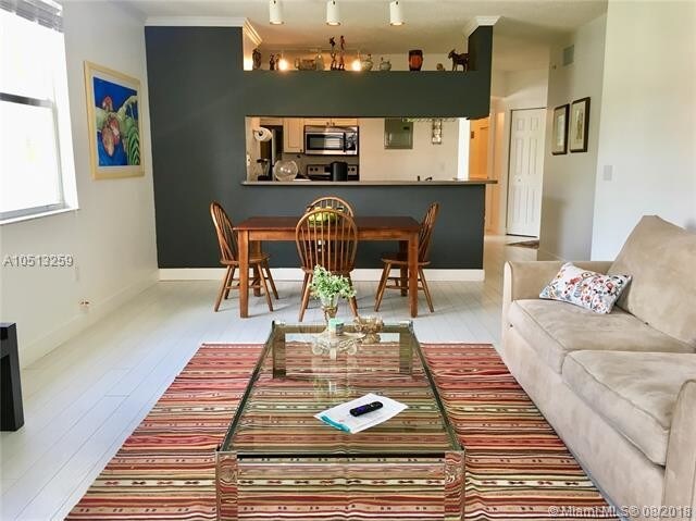 Foto del edificio - 17125 N Bay Rd