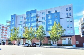 Building Photo - 2824 E Grand Ave