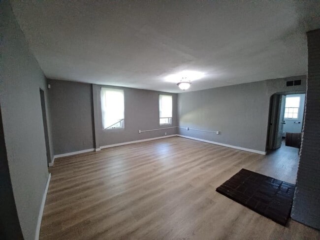 Building Photo - 10179 Bon Oak Dr