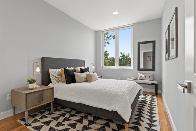 Building Photo - 10 Taber St