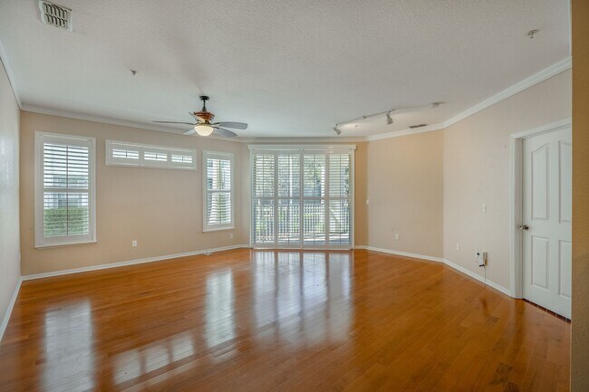 Foto del edificio - Beautiful 1st Floor 2bed/2Bath Condo FOR R...