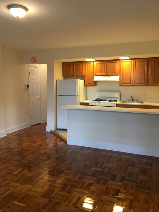 Foto principal - 192-11 42nd Ave