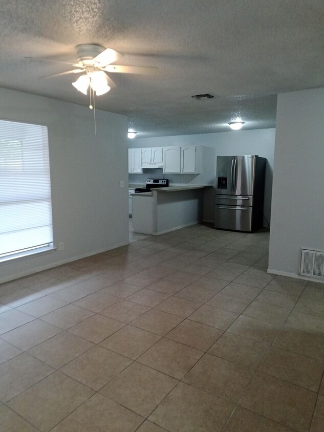 Foto principal - Elegant 2BR Home in NE San Antonio