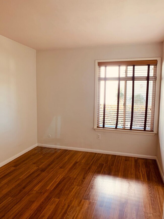 Foto del edificio - Gated Oceanside 1BR – Pool, Spa, Parking + Water/Trash Included! Won’t Last!