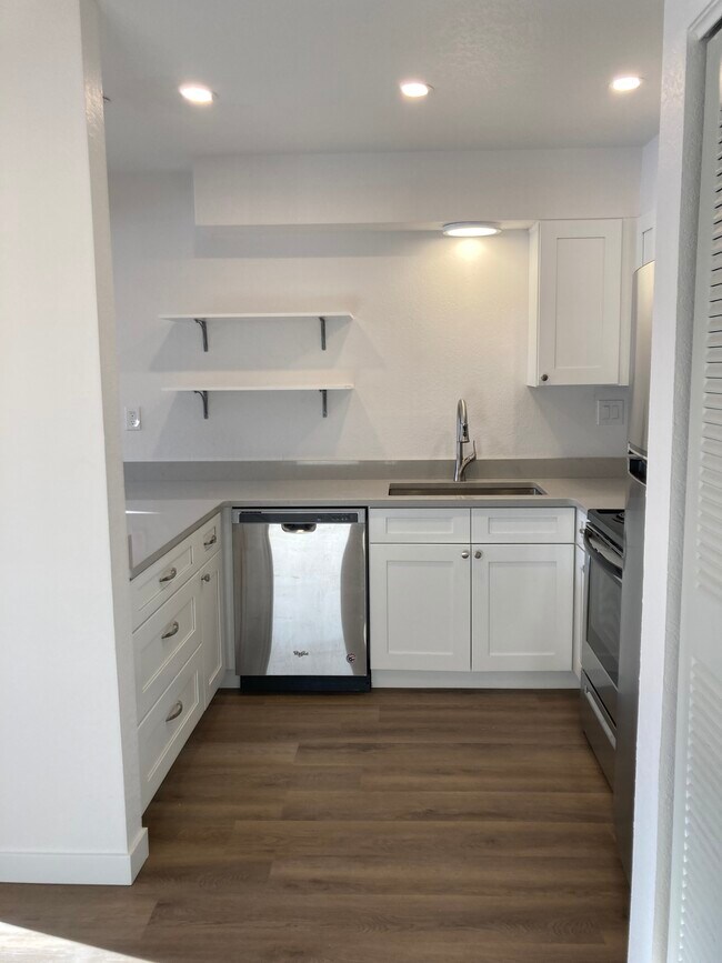 Building Photo - 5530 Stonewall Pl