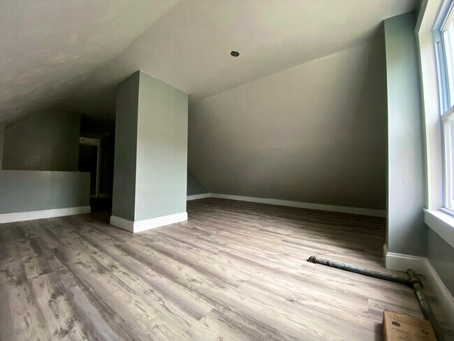 Unit 2 - 4 Baker St