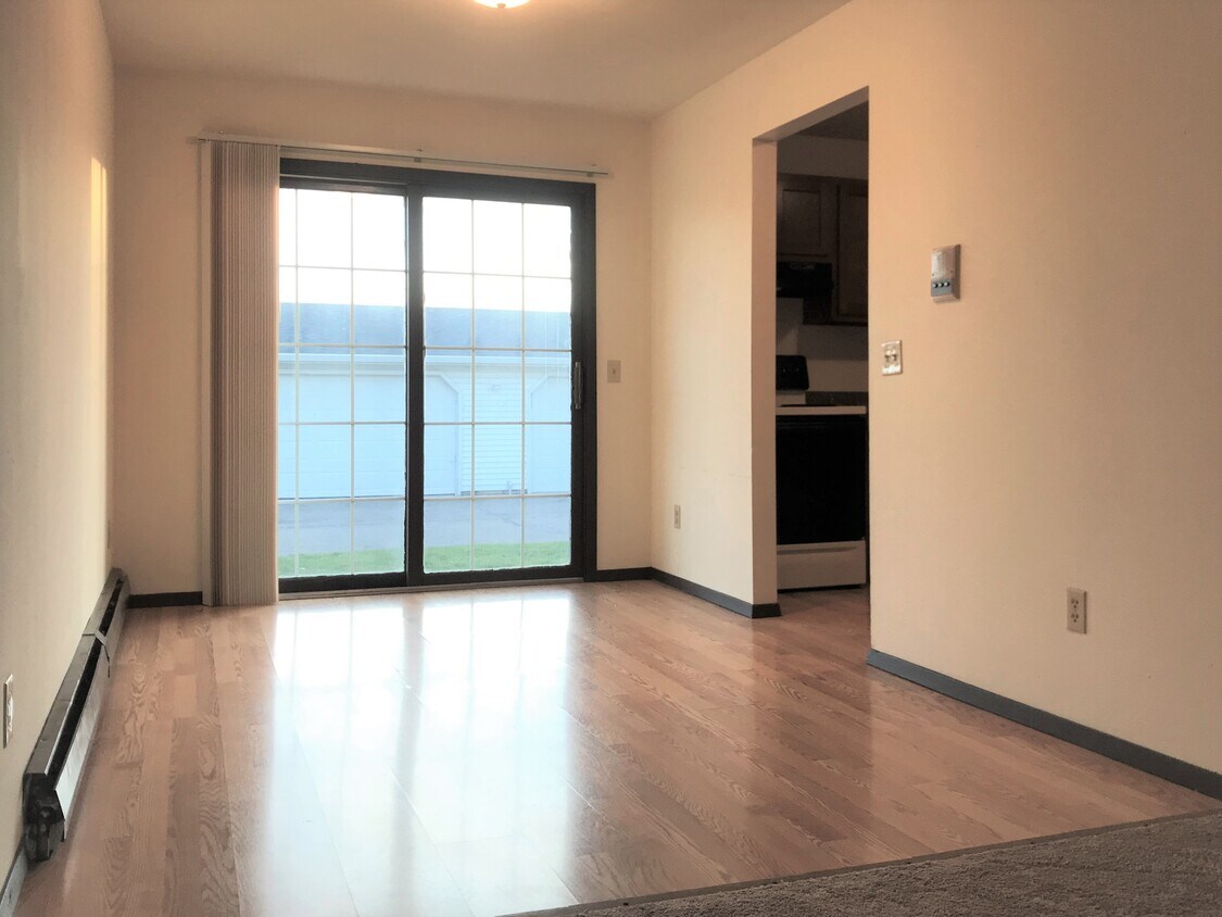 2361 Chalet Gardens Rd Unit 2, Fitchburg, WI 53711 2361 Chalet