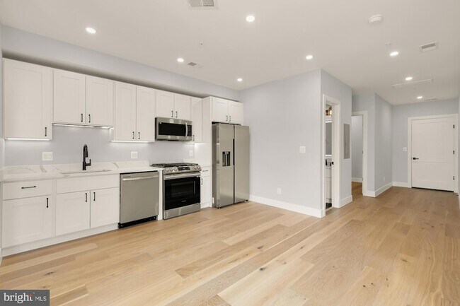 Building Photo - 3215 Mt Pleasant St NW