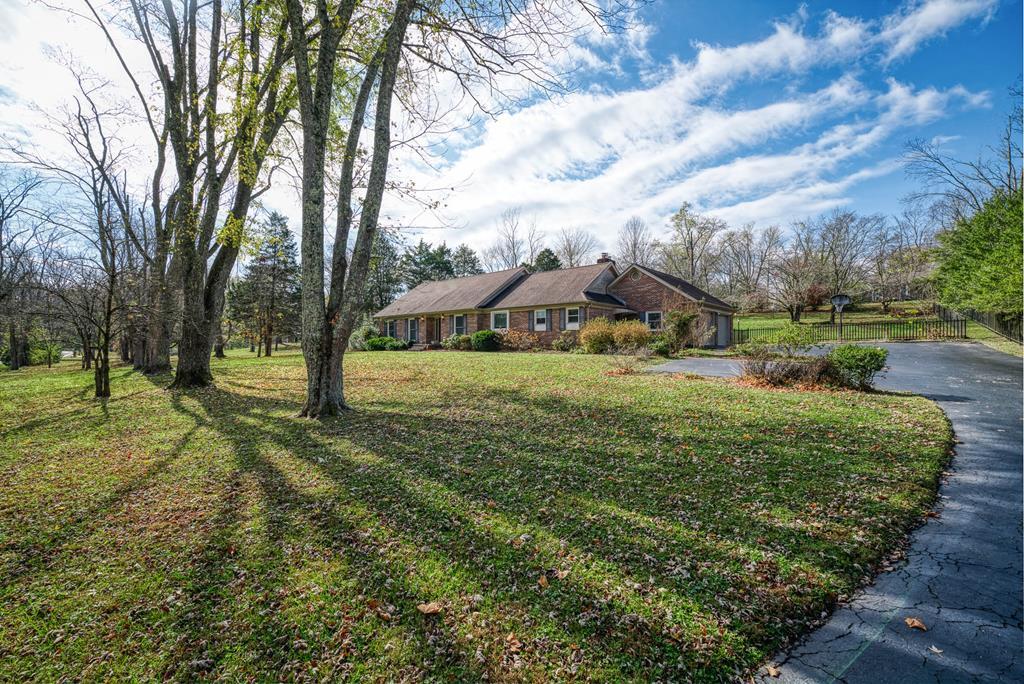 Foto del edificio - 660 Clark Ave