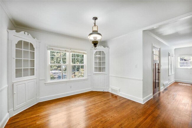 Building Photo - 2030 Sumter St NW