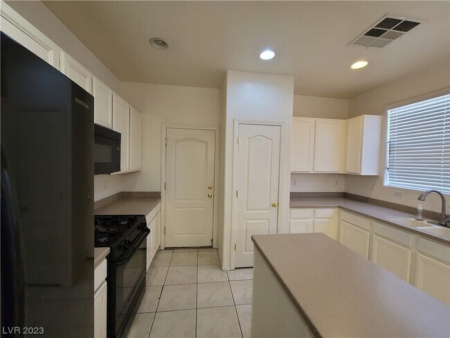 Foto del edificio - 8930 Partridge Hill St