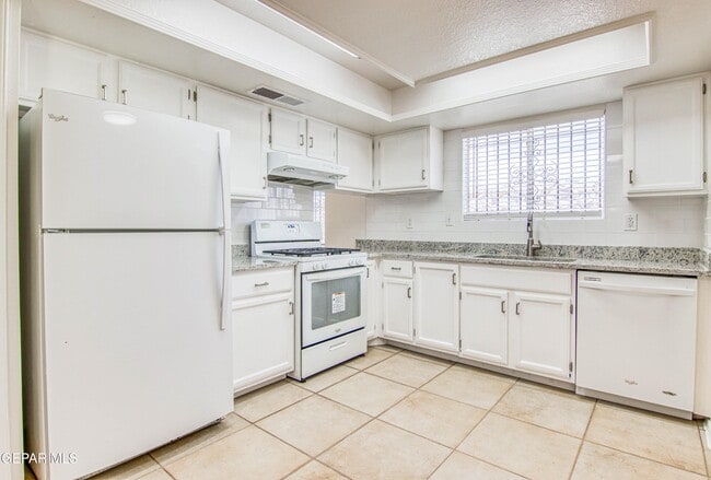 Building Photo - 6621 Amposta Dr