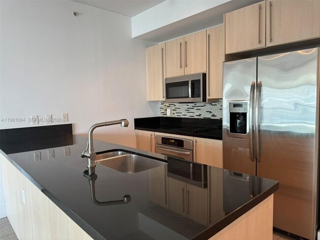 Foto del edificio - 79 SW 12th St