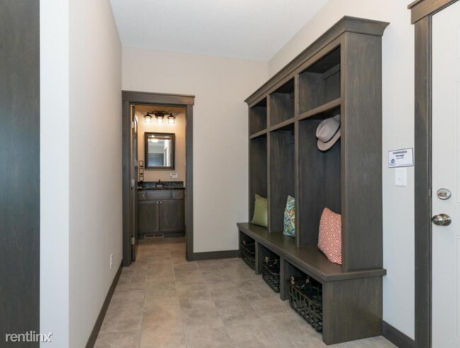 Building Photo - 4 br, 3 bath House - 1360 Maple Ridge Ct