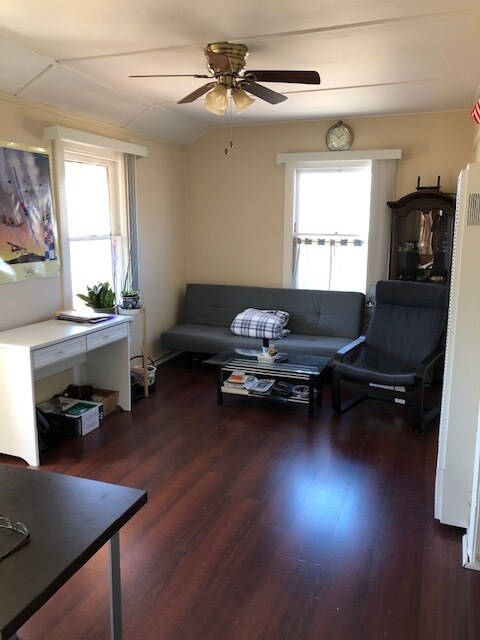 Primary Photo - 1555 D St