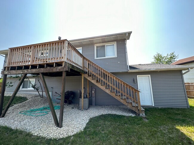 Building Photo - 5611 Allemong Dr