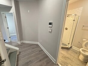 Building Photo - 1530 N Sydenham St