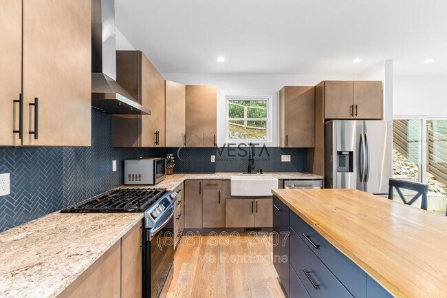 Foto del edificio - 125 Waynesville Ave