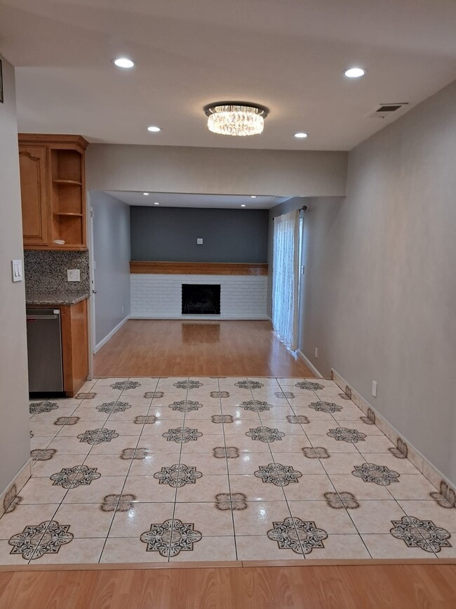 Building Photo - 2211 Bowers Ave