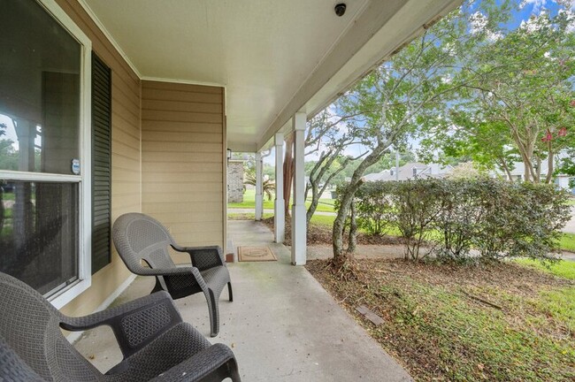 Building Photo - 692 John Henry Dr