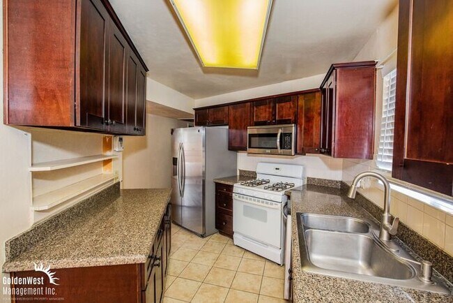 Foto del edificio - Comfortable 4Bdm 2Ba Home with Fenced Fron...