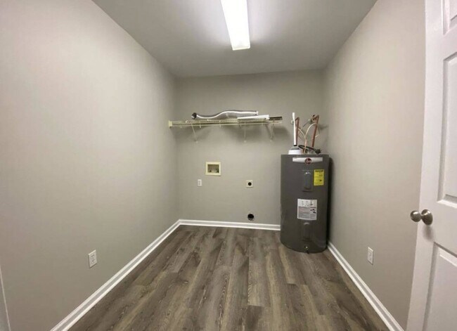 Foto del edificio - AVAILABLE FOR RENT - 216 Autumn Ridge Driv...