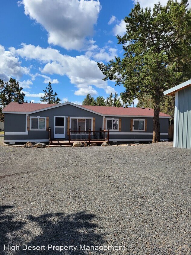3 br, 2 bath House 8235 SW Crater Loop Rd House Rental in