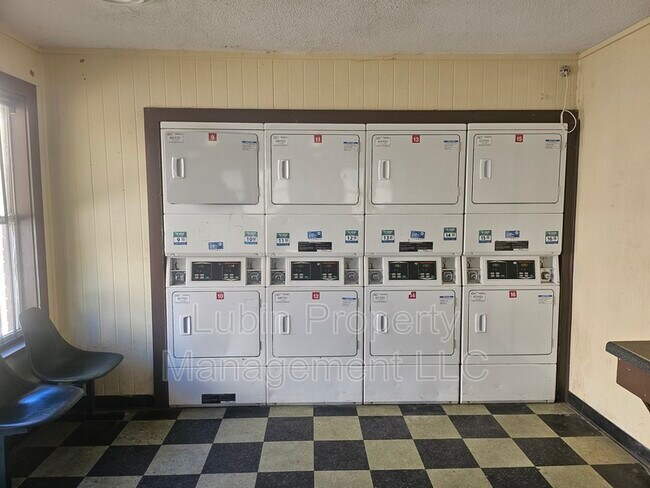 Foto del edificio - 2849 Coach Dr